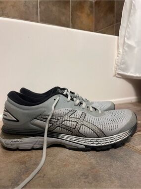 Asics Men's Light Gray and Black Athletic Running shoes Gel-kayano 25